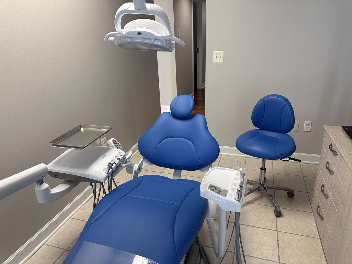 Modern treatment room at Clear Dental with digital imaging equipment and calm lighting